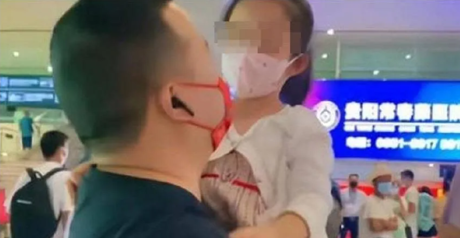 好想爸爸喔！單親母為女兒「臨時更改行程」去找前夫　「最後畫面」感動百萬人