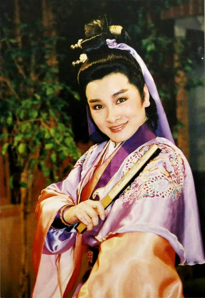 僅國小學歷！資深女星帶兩孩嫁「嫁大17歲中研院院士」　17年婚姻曝光「尪誇出淤泥而不染」