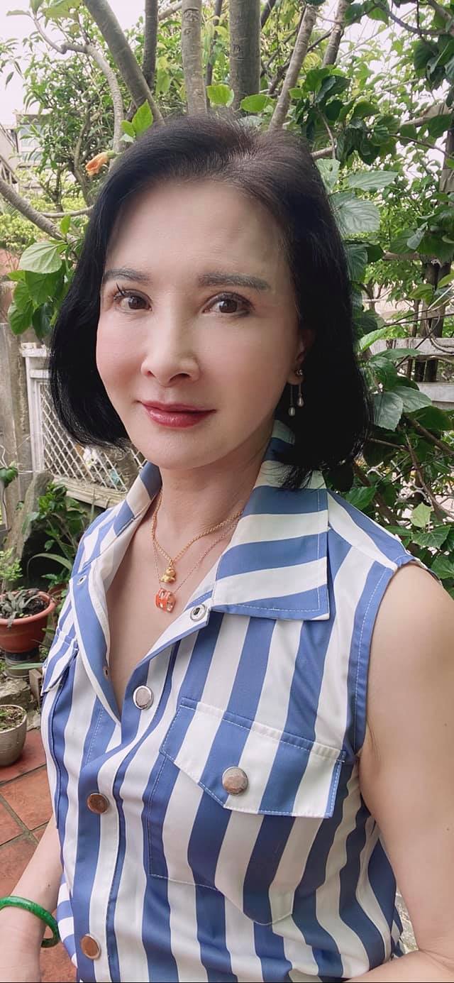 僅國小學歷！資深女星帶兩孩嫁「嫁大17歲中研院院士」　17年婚姻曝光「尪誇出淤泥而不染」