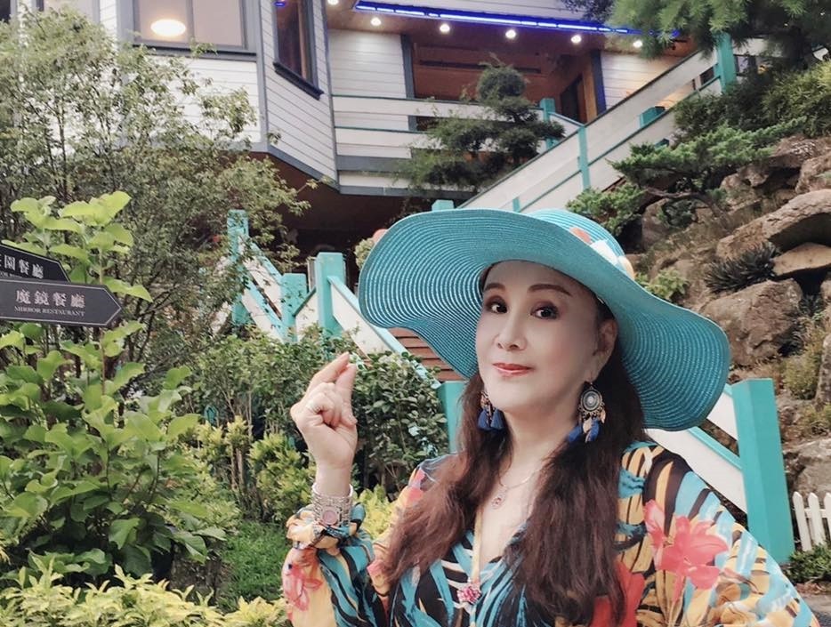 人生坎坷！歌仔戲天王「為籌養母5千醫藥費」賣身換錢　忍12年苦命婚「女兒不認媽」65歲近況曝