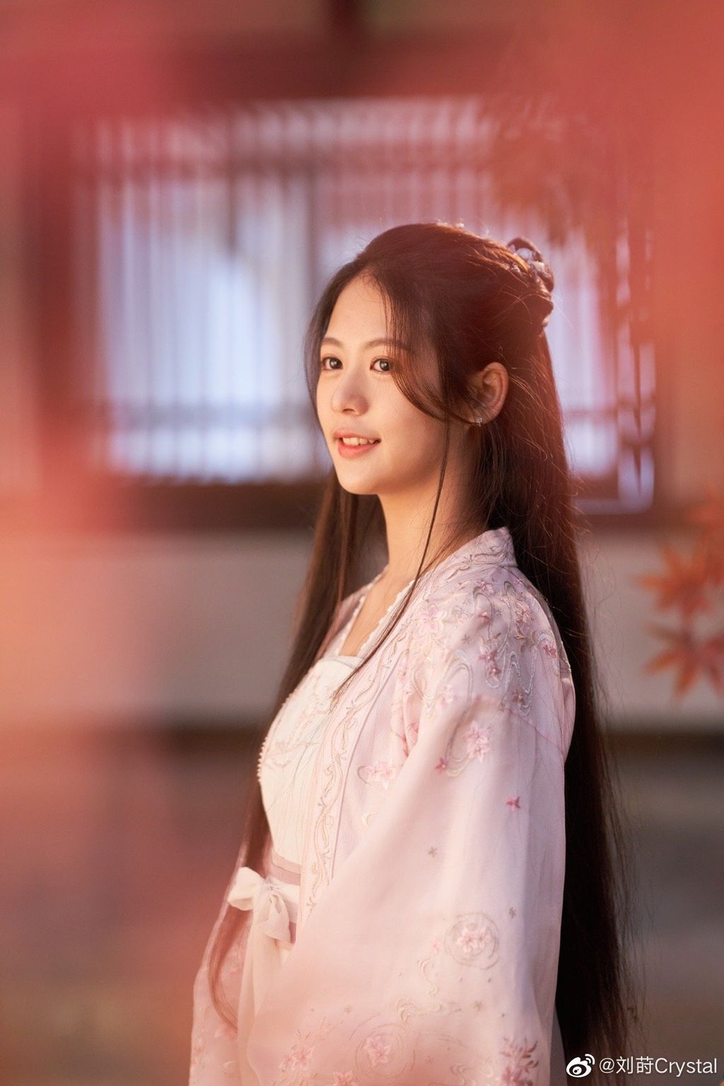 比媽媽更美！半百凍齡女神「合體14歲愛女」破身世傳聞　「超仙美貌曝光」大勝她風韻猶存
