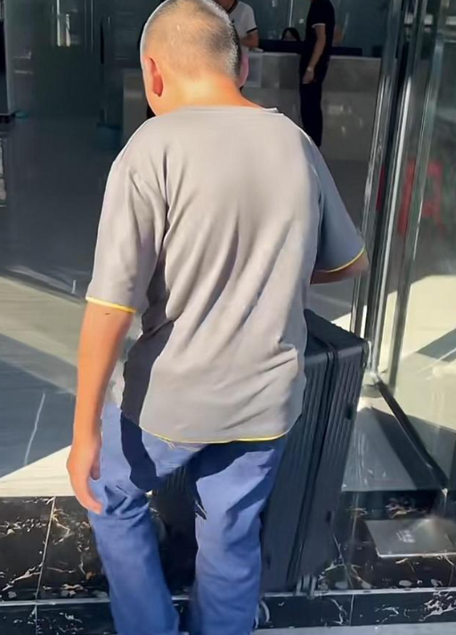 家有中風老父！27歲男子「被娃娃臉害慘」找不到工作　長相曝光網驚「真的不是未成年？」