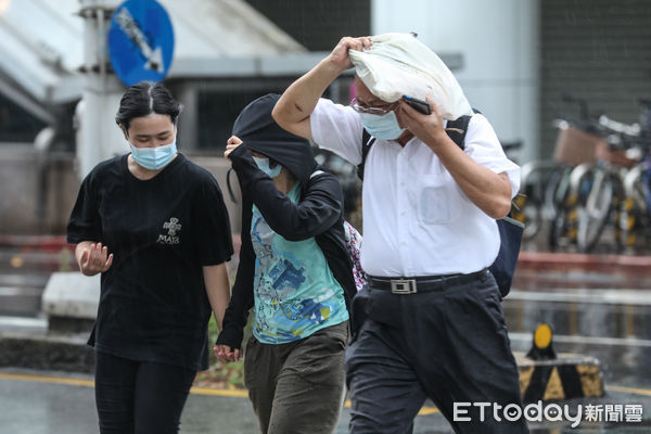 太陽公公說掰掰！雨彈準備來襲「連3天半個台灣下雨」降溫變天　恐有颱風「生成時間曝光」