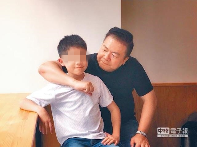 砸3百萬才得子！董至成嘆「父母離婚是傷害」與16歲兒話越來越少　力拼千萬教育費「彌補應盡責任」