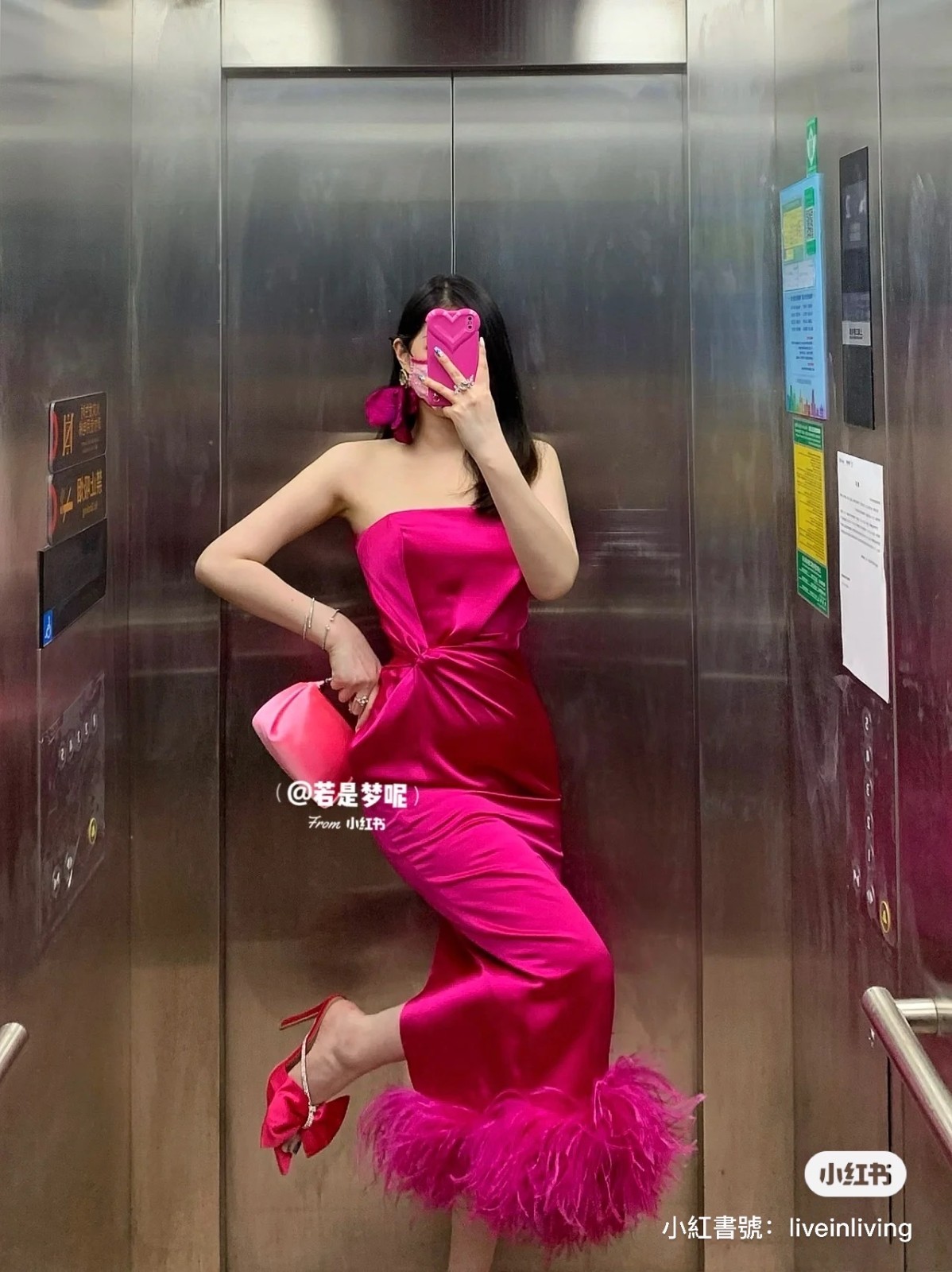 收集春天的碎片！女孩每天「在電梯拍下浪漫穿搭」　鮮豔繽紛色彩「宛如童話公主」暗黑風也超迷人❤️