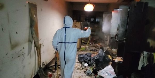 高雄恐怖透天厝！36名清潔員「清出14.6噸垃圾」老鼠蟑螂橫行　環保局曝「整理乾淨後畫面」網驚：差好多