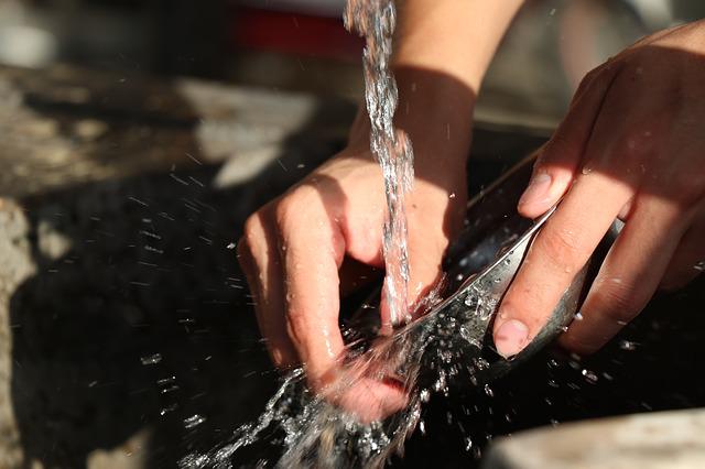 哥哥帶女友回家！女方「吃完把碗丟水槽」躲回房間　媽媽氣炸「千萬不能娶」雙方鬧翻