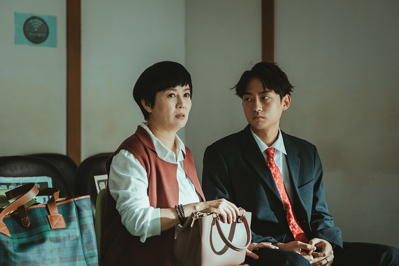 哥哥帶女友回家！女方「吃完把碗丟水槽」躲回房間　媽媽氣炸「千萬不能娶」雙方鬧翻