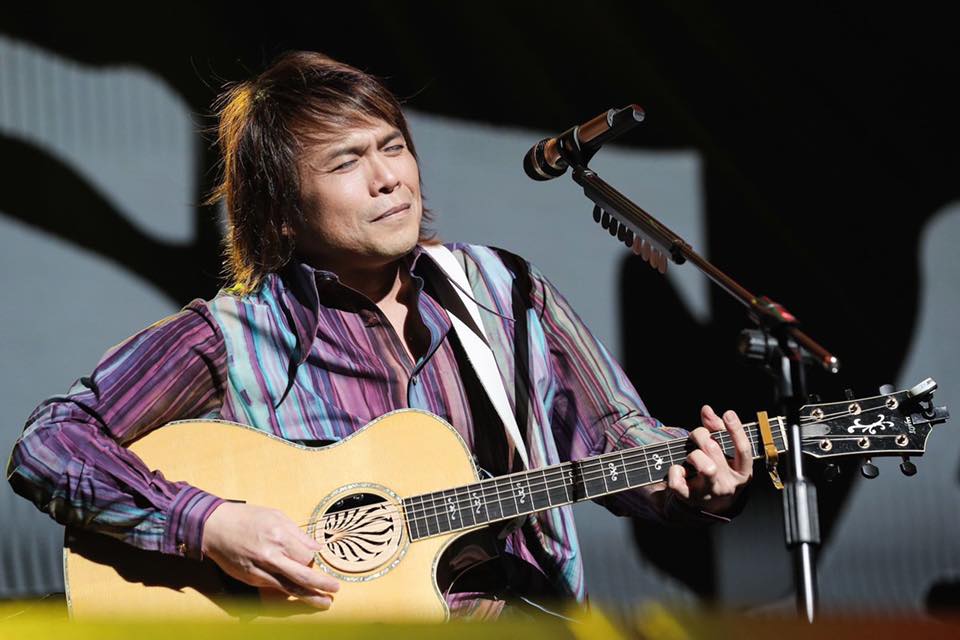 失去兩弟弟！他花32年「拚成天王歌手」不辜負母愛　罕鬆口「媽媽只想我當巷口郵差」