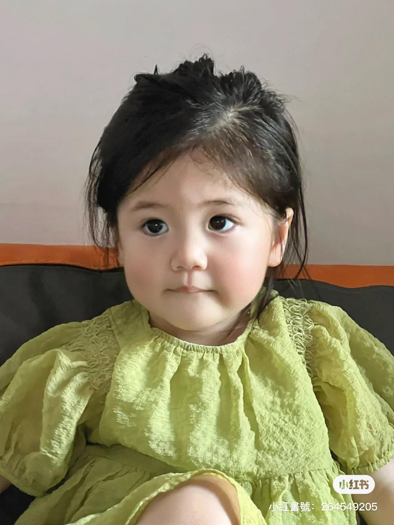 天使般的臉蛋❤️超萌女娃「圓滾滾大眼睛」宛如洋娃娃　難過哭哭「落淚無辜小神情」讓人好想生女兒