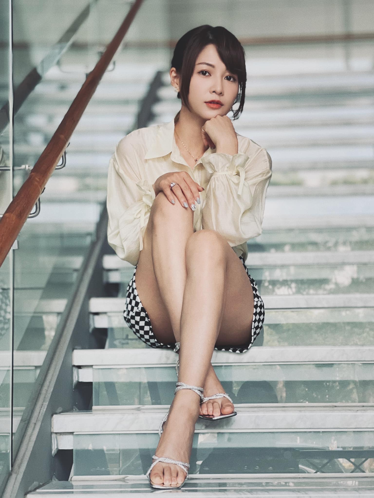 身為長女最受寵！謝京穎淚崩「坦言曾騙過母」打電話道歉　全家都是大美女「曝三姐妹與母合照」網驚：哪個是媽媽？