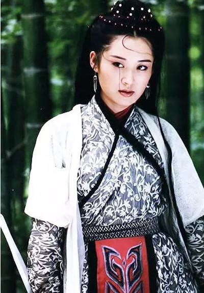 最美任盈盈！當年愛上已婚富商「結局不勝唏噓」　53歲仍單身「被問生理需求」高情商回應