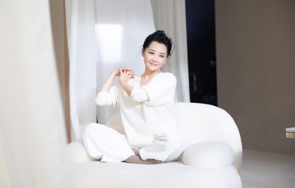 最美任盈盈！當年愛上已婚富商「結局不勝唏噓」　53歲仍單身「被問生理需求」高情商回應