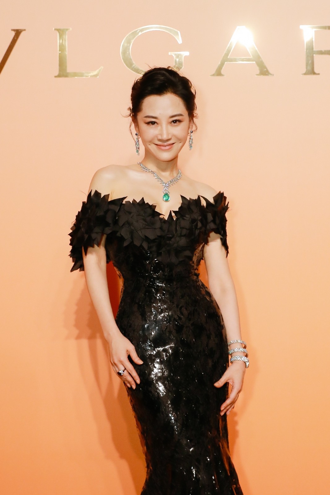最美任盈盈！當年愛上已婚富商「結局不勝唏噓」　53歲仍單身「被問生理需求」高情商回應