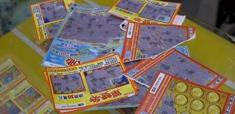 一夜暴富！窮司機無意買「4張彩券全中贏得54億」　他當場「分一半錢給2名同事」：一年後慘況曝光