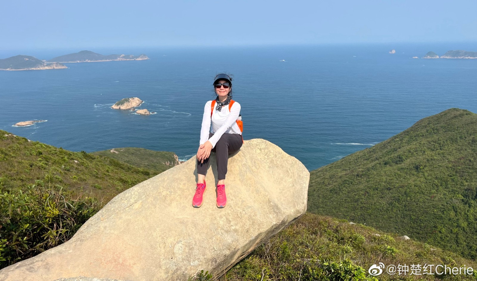 息影31年！一代女神喪夫後「獨居香港清幽生活」　「悄悄現蹤台北」大嗑火鍋模樣超凍齡