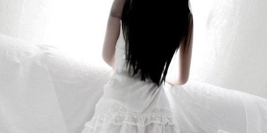 說是暑期打工！她崩潰發現「妹妹偷玩包養網」被老男人包月　狂賺10萬、拿名牌包「求問該怎麼辦」