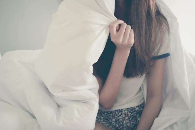 說是暑期打工！她崩潰發現「妹妹偷玩包養網」被老男人包月　狂賺10萬、拿名牌包「求問該怎麼辦」
