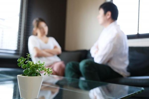 婚後住夫家！人妻崩潰「小叔每晚搬過來一起睡」　婆家出遊「直接訂四人房」她傻眼：是我太矯情嗎