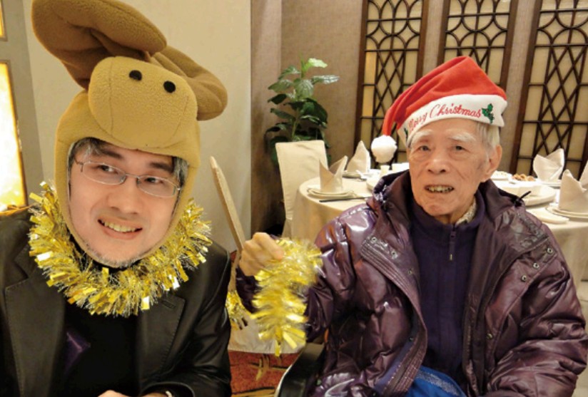 家中已聘看護！銀行董座毅然棄高薪「回家照顧94歲爸爸」 與父母同住11年「坦言應該更早開始」