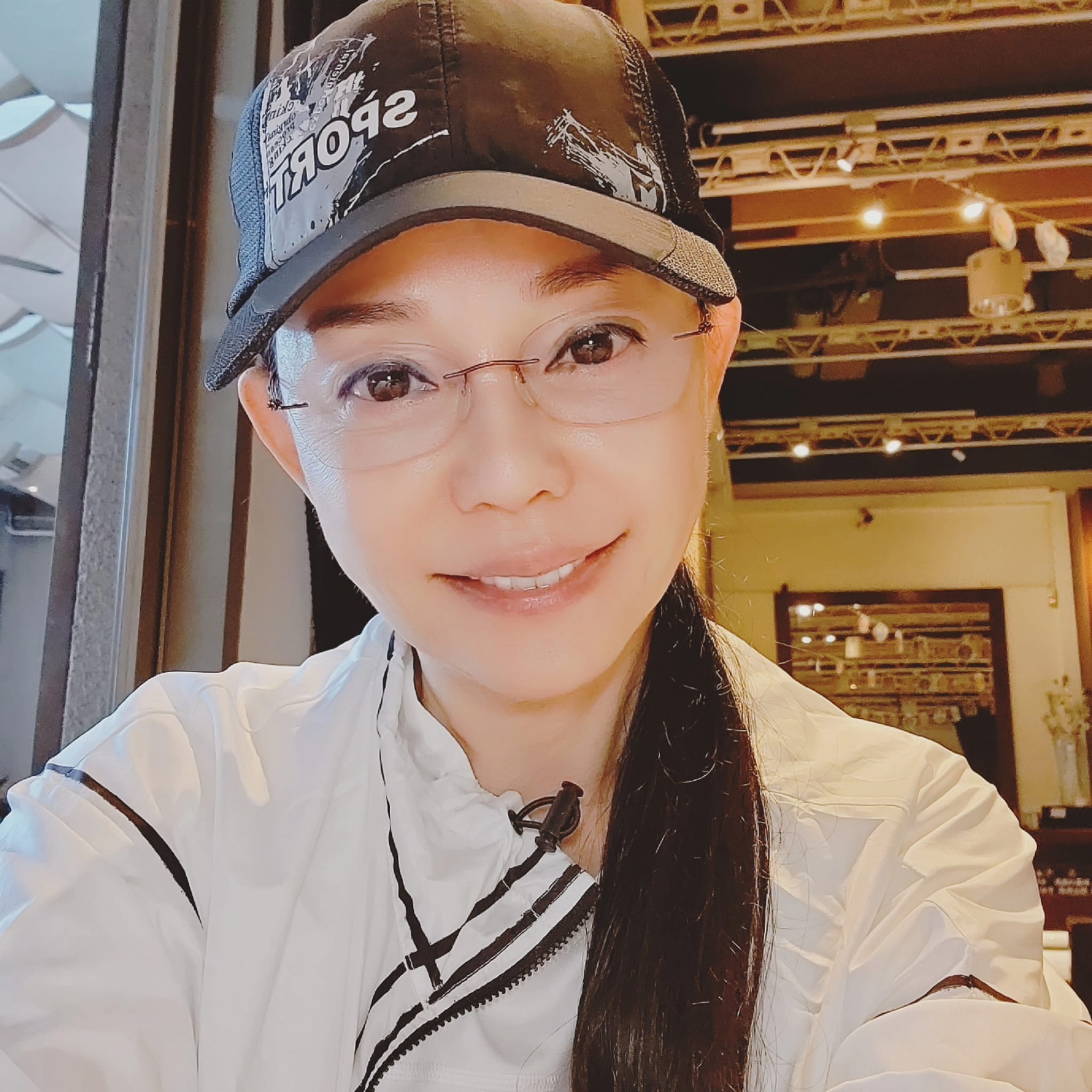 只念到小三！61歲狄鶯「遭酸不識字」　高齡苦讀「拚到碩士學歷」念到老花眼不喊苦