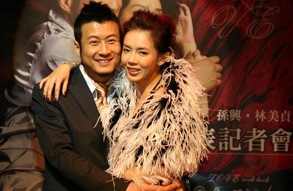 斷開腥夫7年！51歲女星「攜20歲帥兒亮相」網讚像姊弟　她豁達喊「早就原諒孫興」曝相處近況