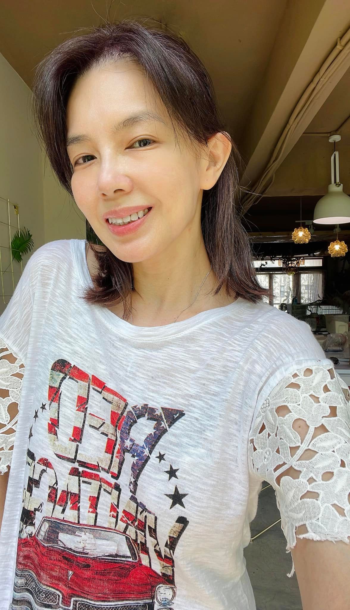 斷開腥夫7年！51歲女星「攜20歲帥兒亮相」網讚像姊弟　她豁達喊「早就原諒孫興」曝相處近況