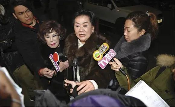 被封傳奇女星!她19歲成小三「為豪門生6胎」 被拋棄後癡迷整容「全臉被毀」:花800萬為自己辦葬禮