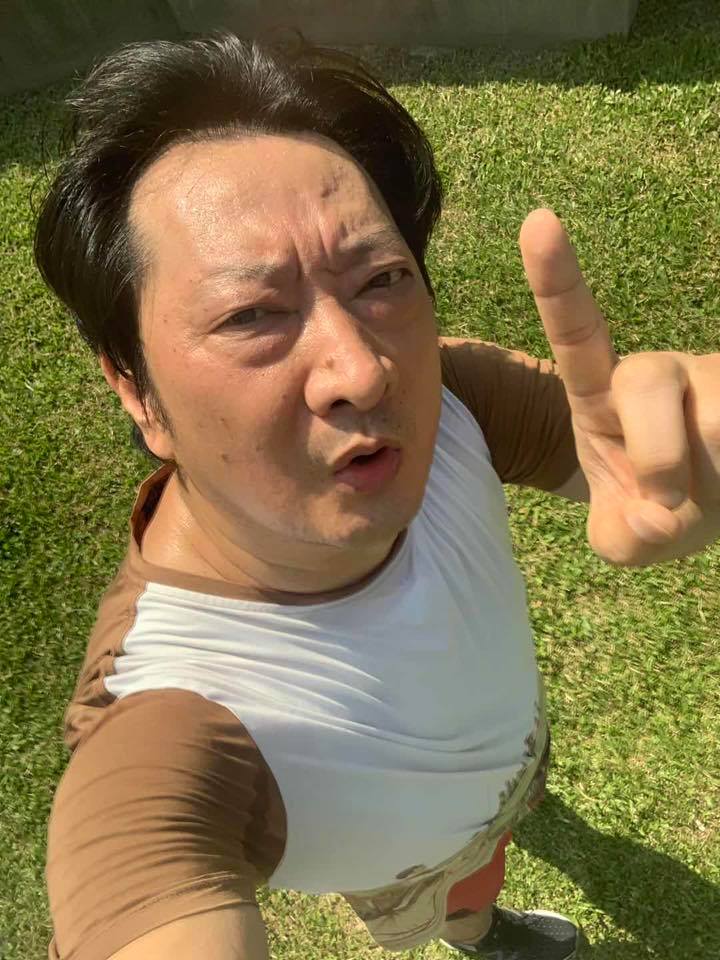 九孔55歲得女！「大咖摯友送上88萬紅包」情義相挺　他回歸家庭「金山買下2千坪地」親手打造退休宅
