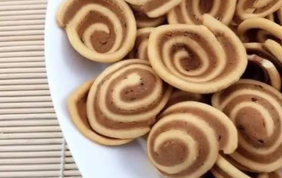 普渡愛用餅乾！她疑惑「到底叫貓耳朵還豬耳朵」引熱議　網友曝正解「小時候最愛吃」