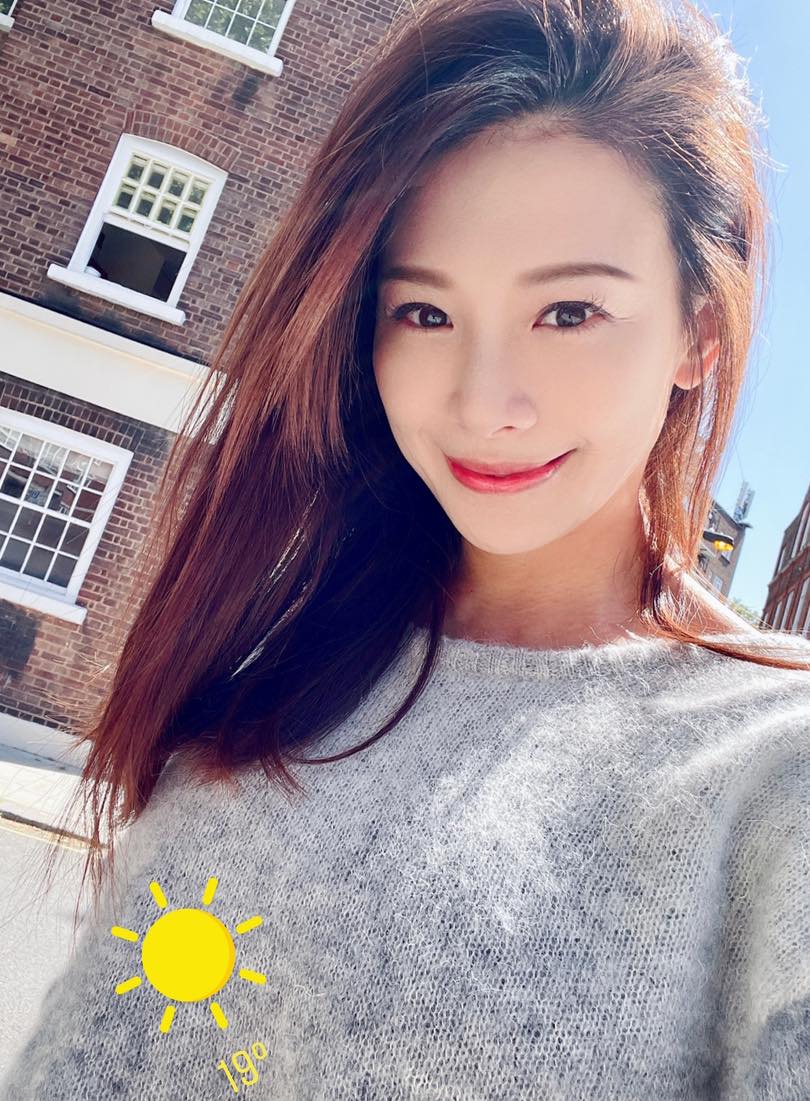 放手9歲愛女！艾莉絲「機場緊緊擁抱孩子」讓她自己飛　淚崩喊「沒想到這麼快」當父母的都懂