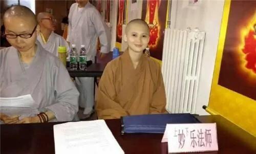 個個長相不俗！3姐妹「集體出家」削髮為尼　兩個成為「寺院住持」父母以此為榮：她們是家裡的福報