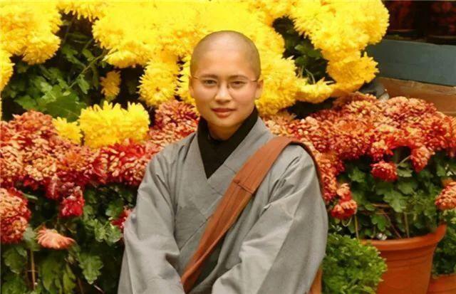 個個長相不俗！3姐妹「集體出家」削髮為尼　兩個成為「寺院住持」父母以此為榮：她們是家裡的福報