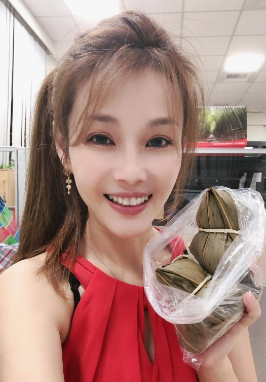 47歲董育君命運多舛 從車禍到鬼新娘預言的驚奇轉折