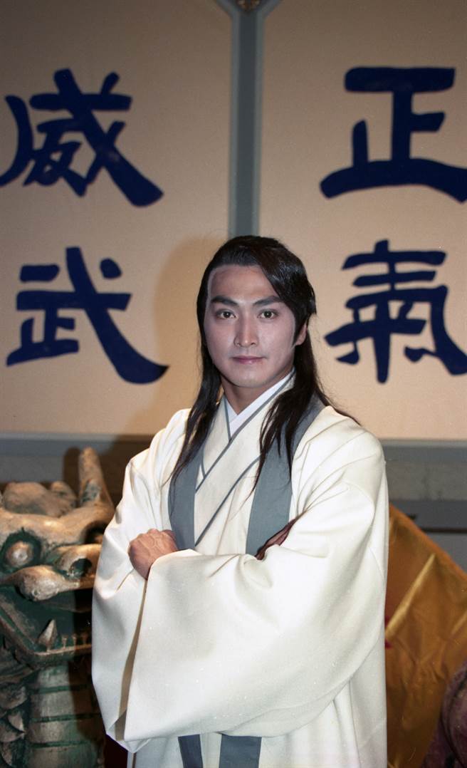 當年紅遍台灣！63歲男星「路邊擺攤賣肉」全被拍　知情人曝「他其實身家破億」網愣：出來做健康的？