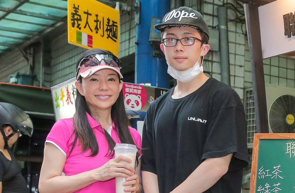 才喊家產全部給！狄鶯「遭孫安佐秒拒」：會靠自己賺　「下令關掉飲料店」要他畢業後3個月離家
