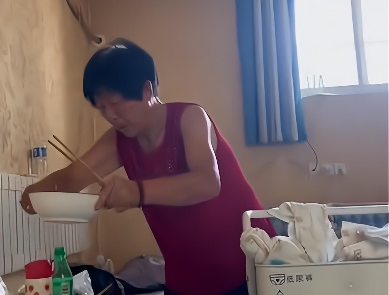 婆婆嫌丟臉！「得知產下孫女」拒絕幫媳坐月子　「80歲奶奶一手扛」佝僂背影惹淚