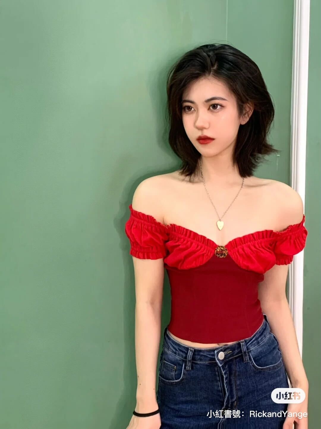 無修圖的年代！爸媽年輕逆天顏值「連電影導演都找上門」　女兒現身「好基因仙女容顏」一家人都好看