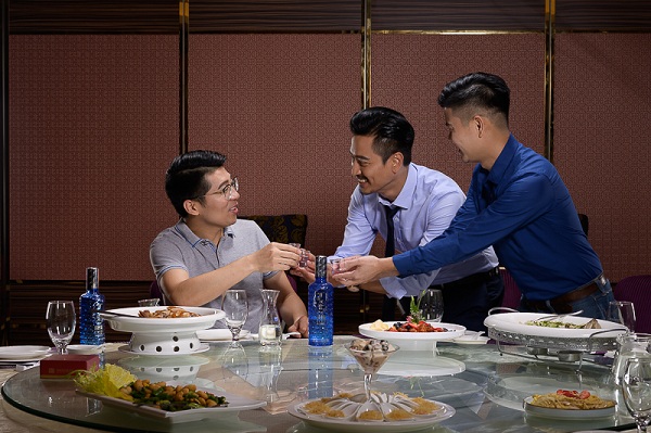 婚姻到了無話可說！妻子仍默默操持家務「丈夫公開稱她是米蟲」　忍無可忍「送退休大禮給老公」他當場傻眼