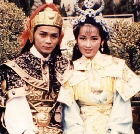 愛妻去世4年！63歲影帝「葬禮上哭到昏厥」發誓永不再娶　「如今生活曝光」網卻怒轟：都是虛情假意