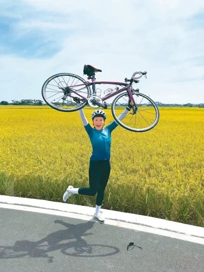 規律運動10年！姚黛瑋自爆「更年期報到」每天起床就不爽　「身體狀況大不如前」轉念不再逼自己