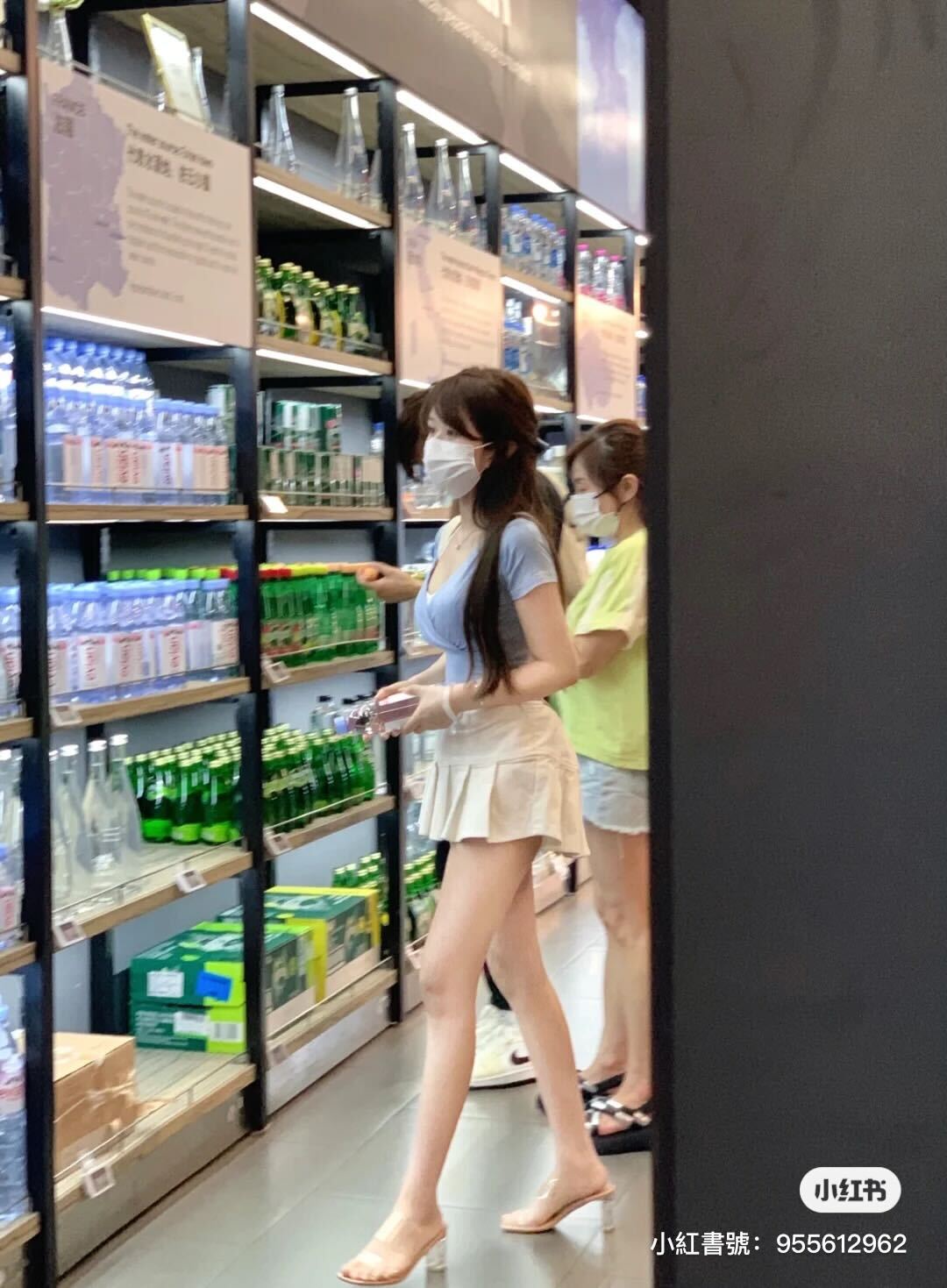 比貨架上的水純淨！超市裡驚見「仙女系口罩正妹」爆紅　脫下口罩後「韓劇女主角五官」瞬間戀愛❤️