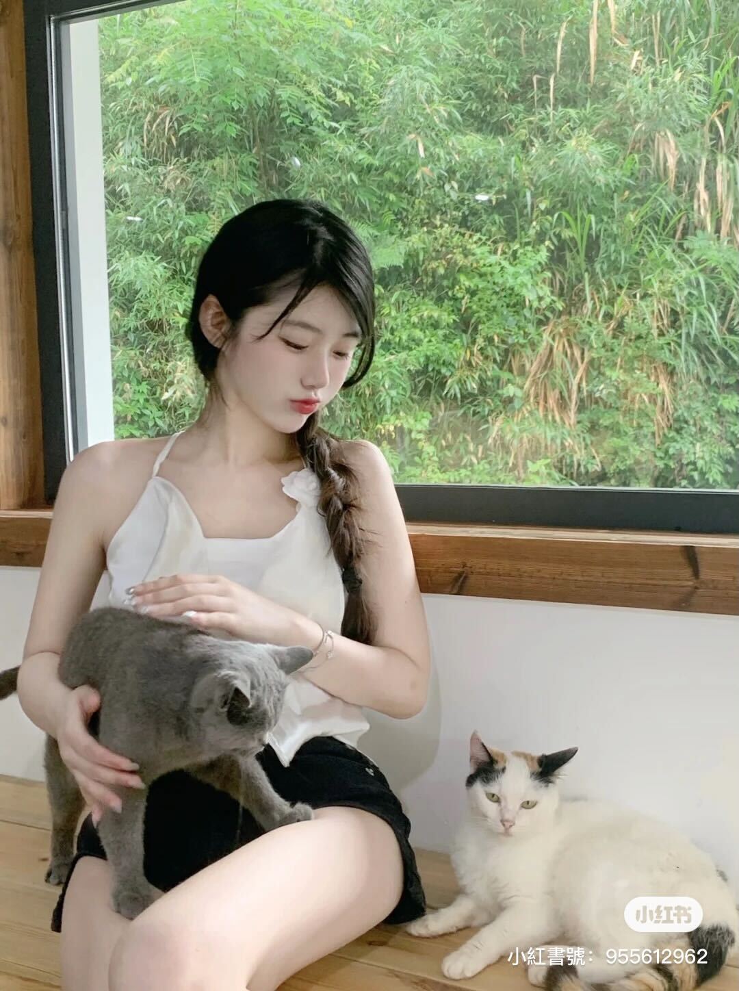 比貨架上的水純淨！超市裡驚見「仙女系口罩正妹」爆紅　脫下口罩後「韓劇女主角五官」瞬間戀愛❤️