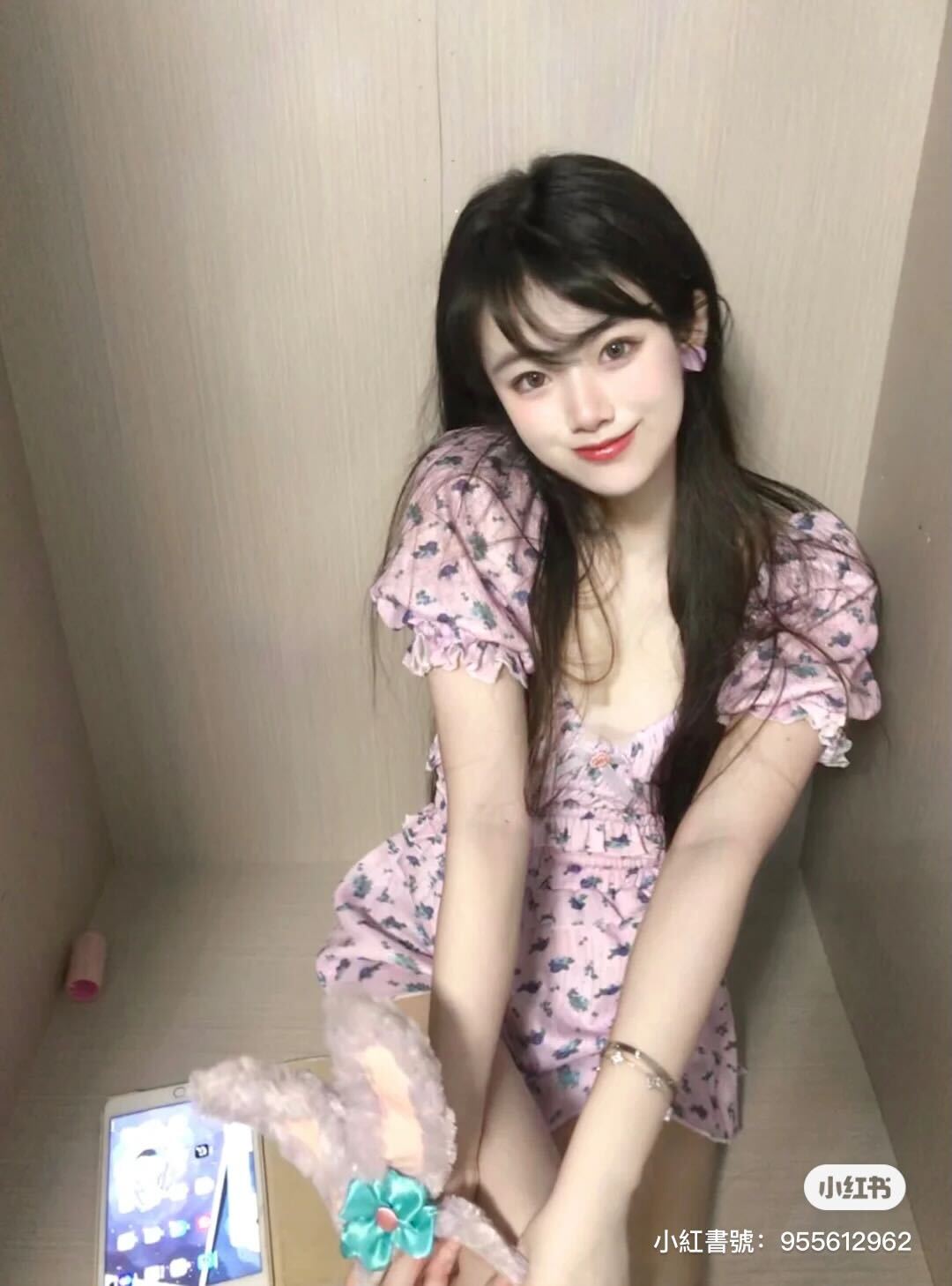 比貨架上的水純淨！超市裡驚見「仙女系口罩正妹」爆紅　脫下口罩後「韓劇女主角五官」瞬間戀愛❤️