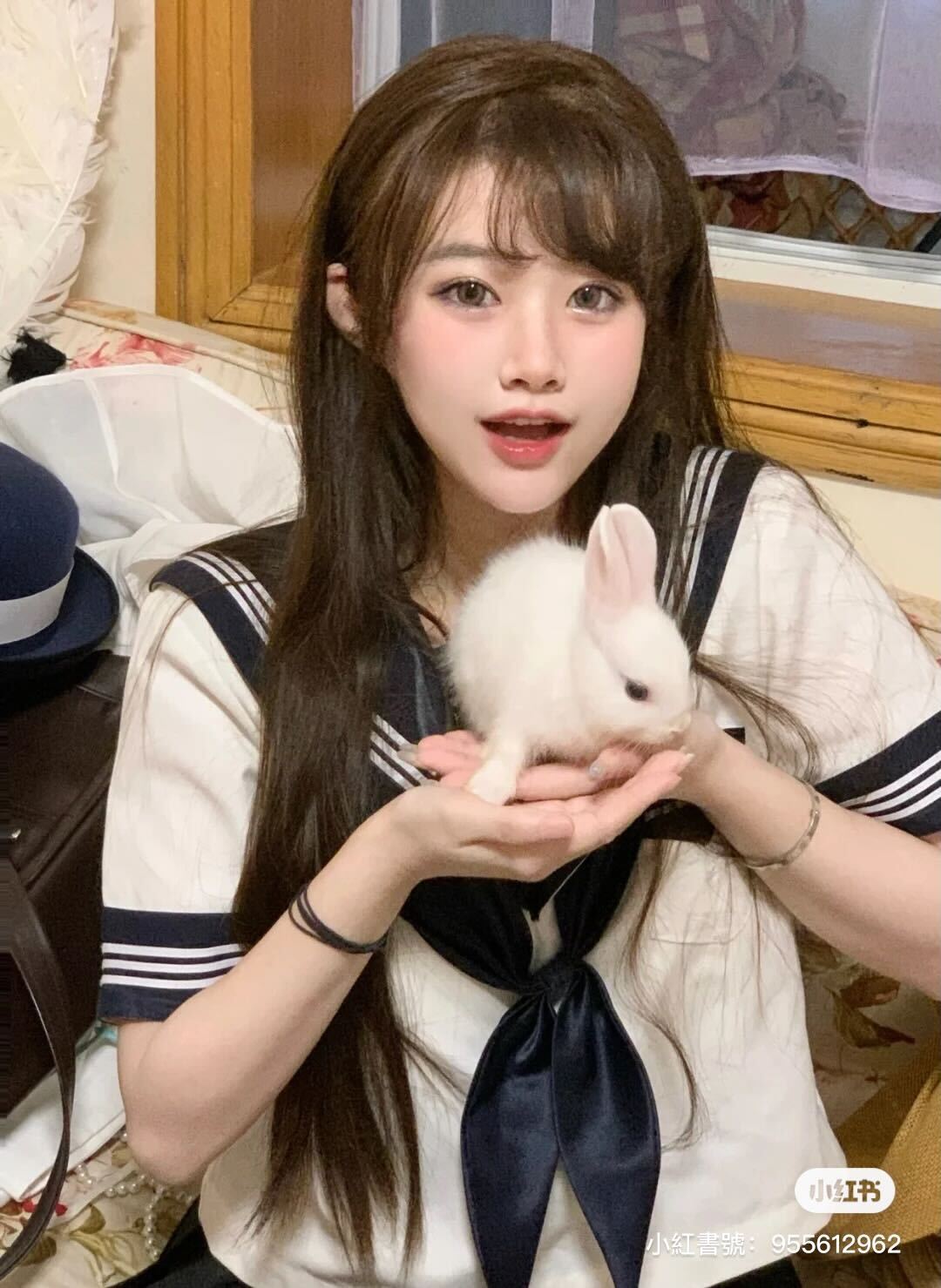比貨架上的水純淨！超市裡驚見「仙女系口罩正妹」爆紅　脫下口罩後「韓劇女主角五官」瞬間戀愛❤️
