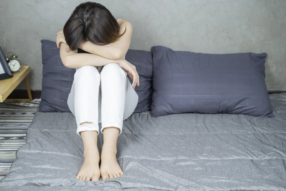 親眼目睹丈夫外遇！「尪帶女同事到家中」當場被抓包　人妻忍6年「捨不得提離婚」：他是稱職的爸爸