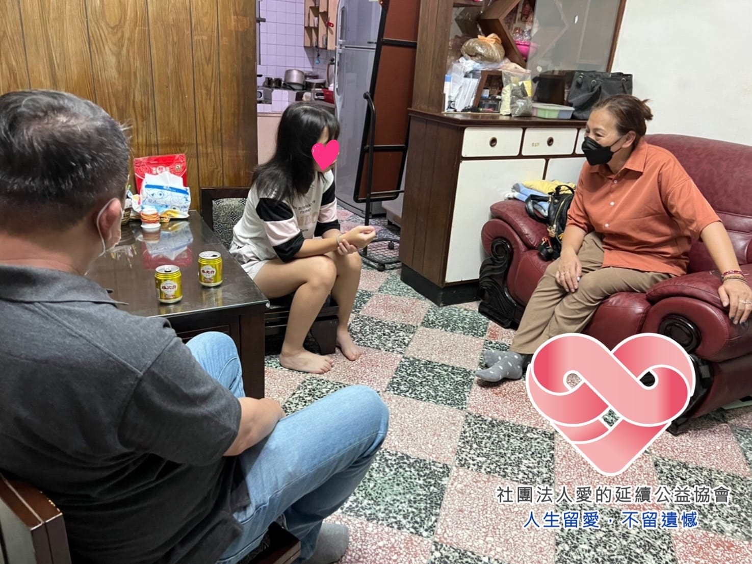 擺攤養大2資優生女！單親媽入不敷出「每日只賺兩百」被房東催趕　女兒第一時間「想放棄醫學院賺錢」結局感動全網