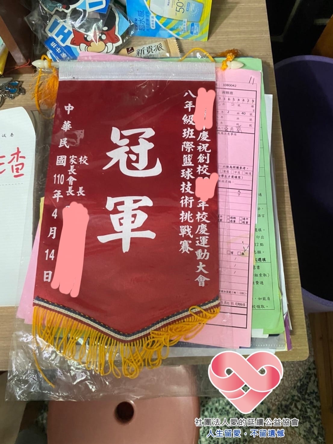 擺攤養大2資優生女！單親媽入不敷出「每日只賺兩百」被房東催趕　女兒第一時間「想放棄醫學院賺錢」結局感動全網