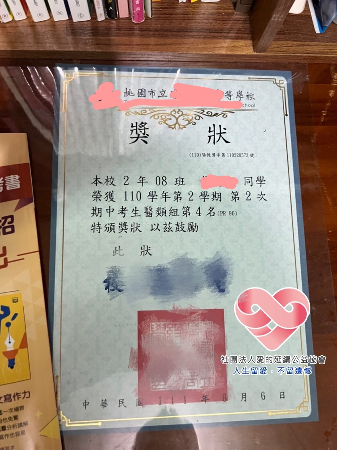 擺攤養大2資優生女！單親媽入不敷出「每日只賺兩百」被房東催趕　女兒第一時間「想放棄醫學院賺錢」結局感動全網