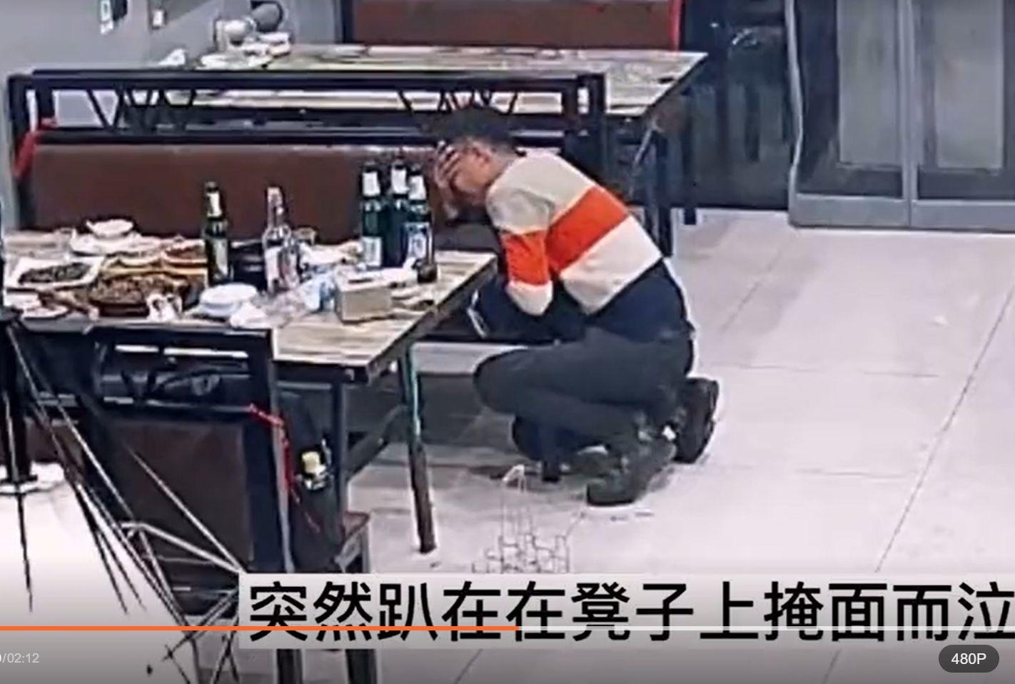 爸爸請客吃飯！席間兒子用零用錢「偷買單」　爸爸跪地痛哭：監視器下的一幕，刺痛億萬父母